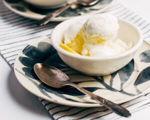 Servire il gelato a tavola, con stile!