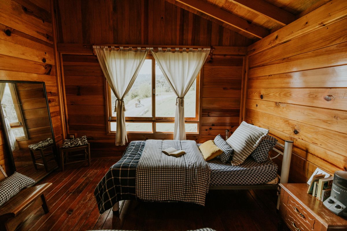 comodino di legno